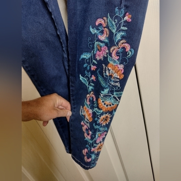 DENIM 24/7 Jeans Womens 12W Dark-Wash Floral Embroidery Skinny Ankle Stretch EUC - Picture 2 of 4